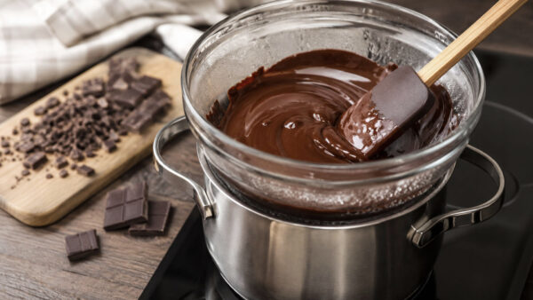 Comment Faire Fondre Du Chocolat ? La Meilleure Méthode Pour Un Chocolat Lisse Et Brillant