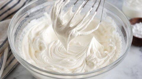 Comment Monter Une Chantilly Parfaite ? Les Astuces Pour Une Crème Légère, Ferme Et Onctueuse